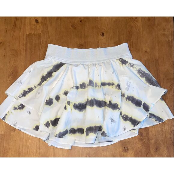 Lululemon Dresses & Skirts - Pre-Owned Lululemon Yellow Size 4 Skort Athletic Skirt